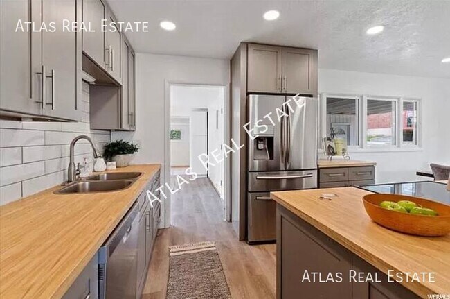 Foto del edificio - Gorgeous 3bd/1bth Renovated Home In Cotton...