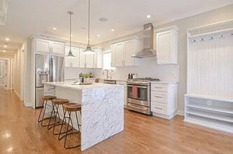 Building Photo - 256 E St