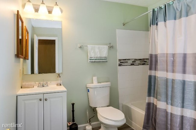 Building Photo - 3 br, 3.5 bath House - 7208 WILLOW HILL DR