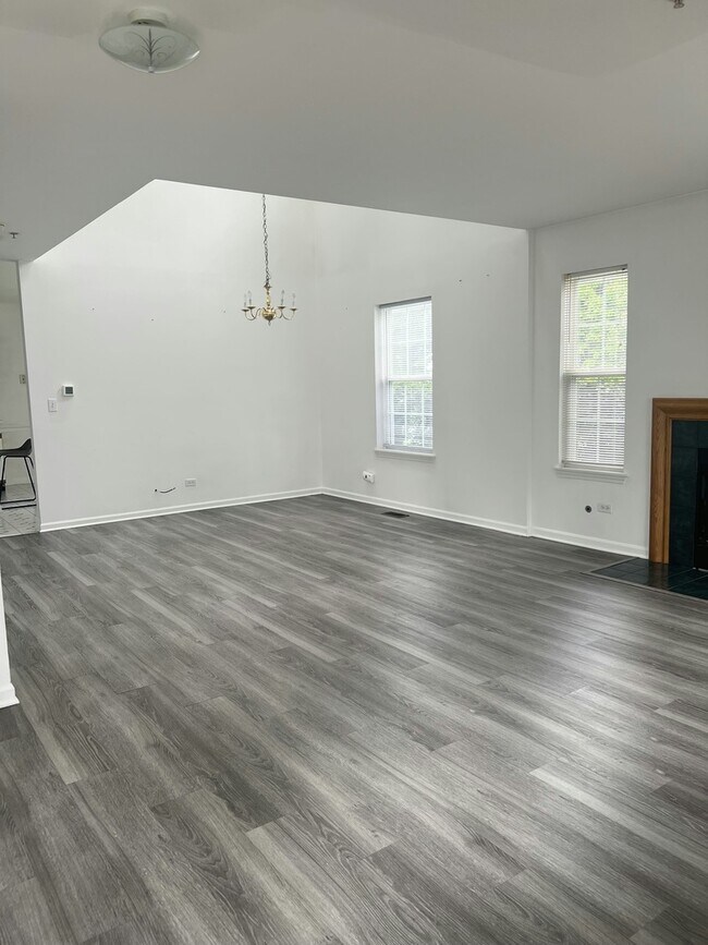 Foto del edificio - 1214 Orleans Dr