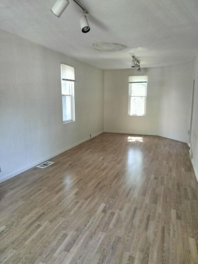 Foto del edificio - 5744 Elmer St