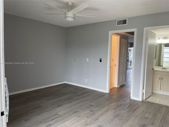 Foto del edificio - 300 SW 134th Way