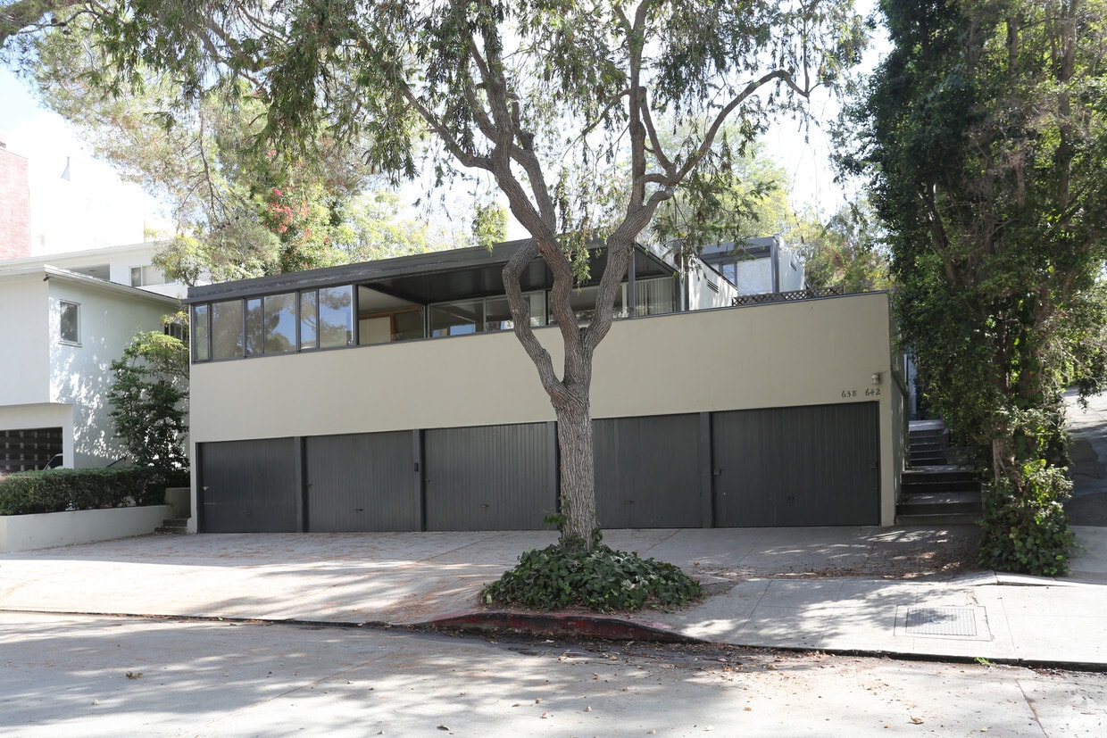 Building Photo - 638-642 Kelton Ave
