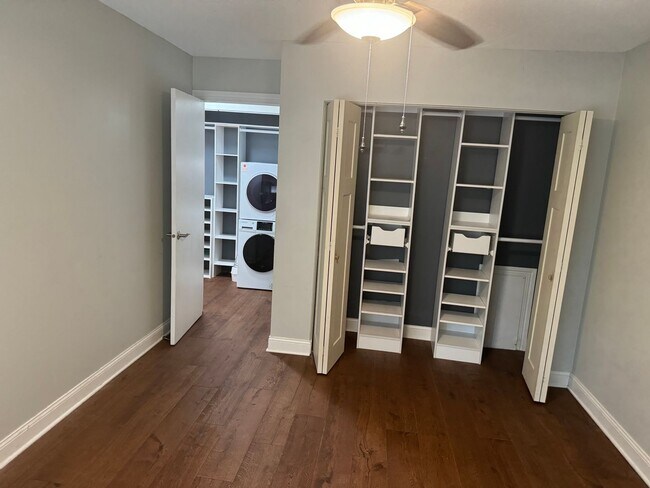 Foto del edificio - Gorgeous Modern Condo with Private Patio, ...