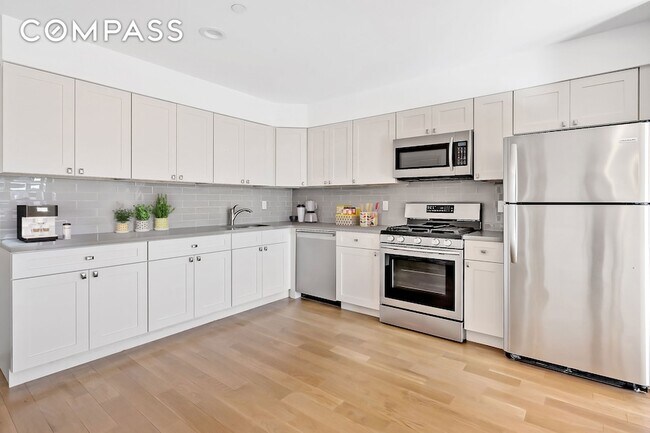 Building Photo - 26-20 14th Pl