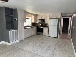 Building Photo - 718 Manor St