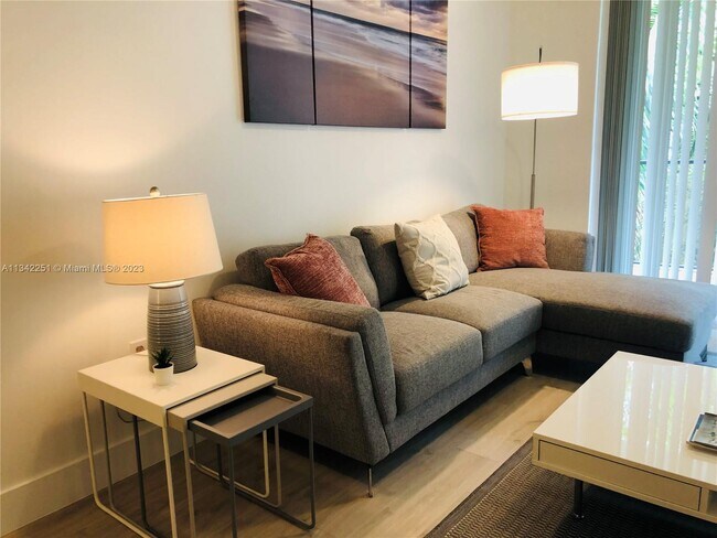 Foto del edificio - 17100 N Bay Rd
