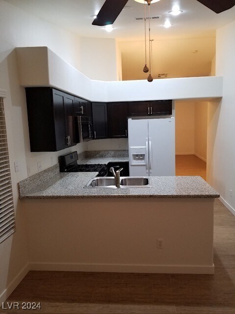 Foto del edificio - 9801 Panorama Cliff Dr