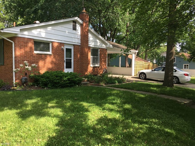 Building Photo - 3 br, 1.5 bath House - 2319 Walter Dr