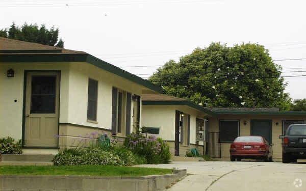 Foto del edificio - 3765-3767 Birch St