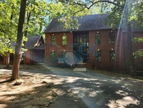 Building Photo - 6 Country Oaks Dr