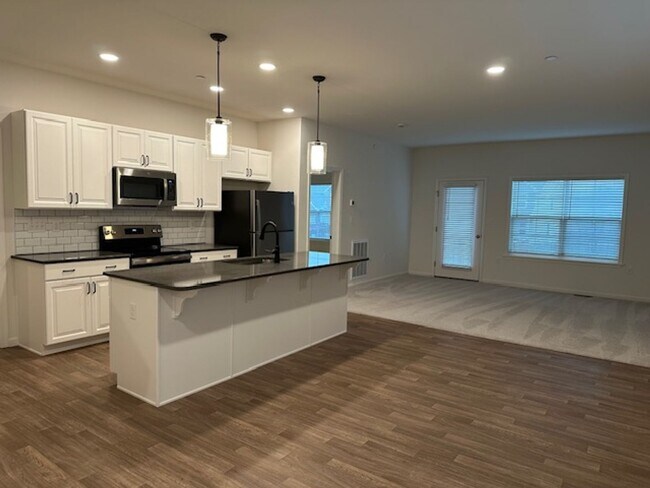 Foto del edificio - 7884 Oakbrook Dr