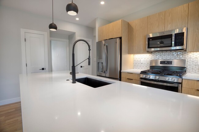 Foto del edificio - All New. In-Unit Washer and Dryer, Central...