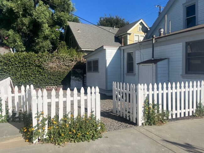 Foto del edificio - 329-335 E. Palmyra Avenue