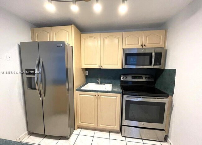 Foto del edificio - 4275 NW S Tamiami Canal Dr