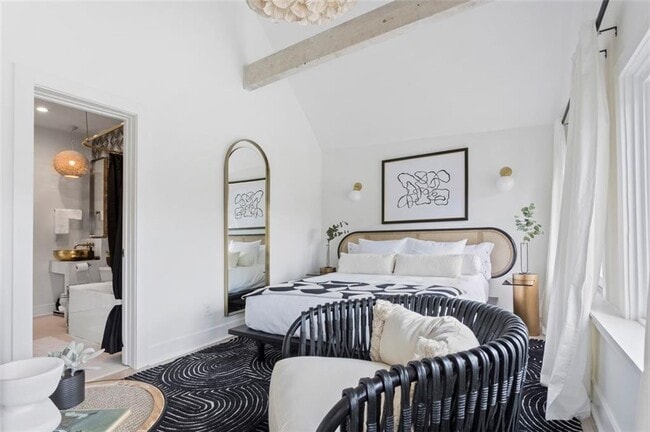 Foto del edificio - 724 Charles Allen Dr NE