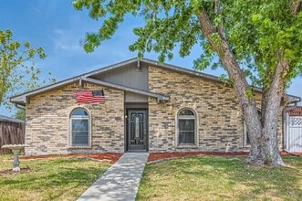 Building Photo - 8813 Willowbrook Dr