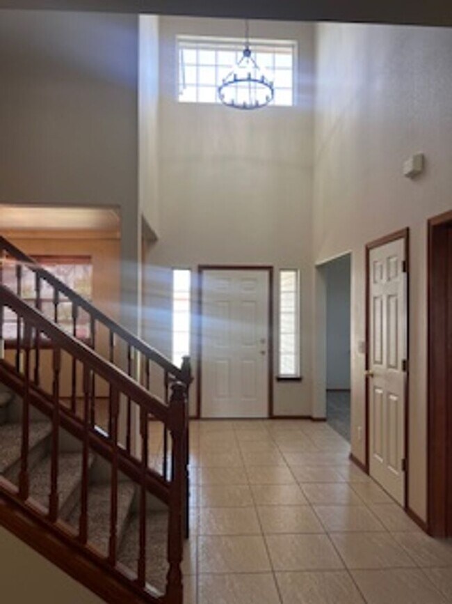 Building Photo - Must See New Listing!