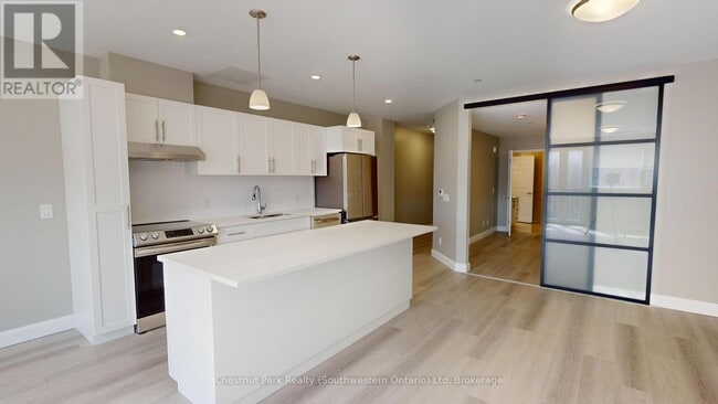 Building Photo - 2 Quebec St