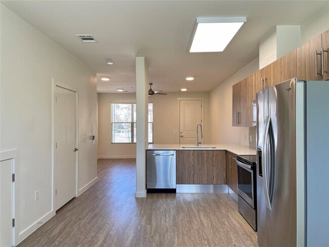 Building Photo - 7805 Cooper Ln