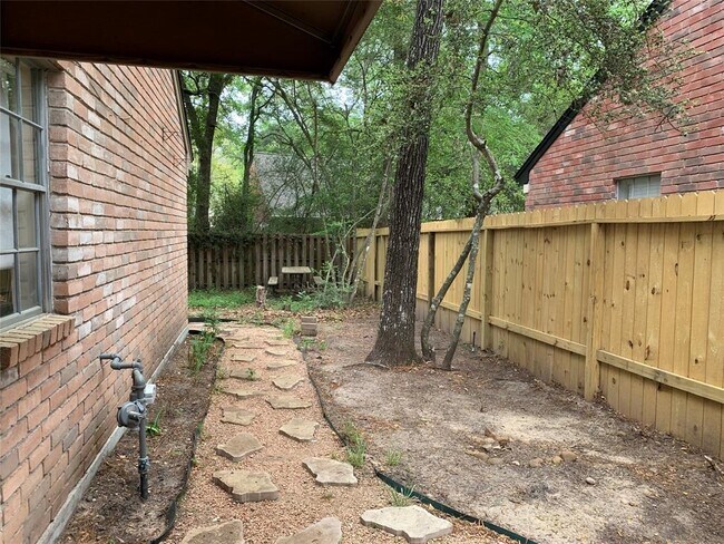 Foto del edificio - 75 Rockridge Dr