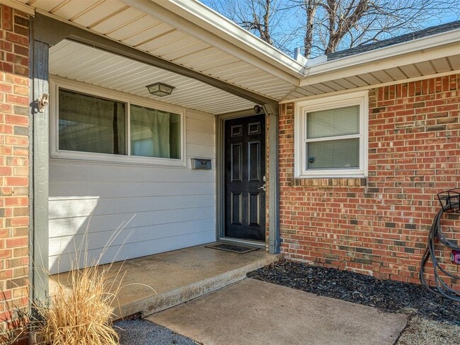 Building Photo - 2641 Kent Dr