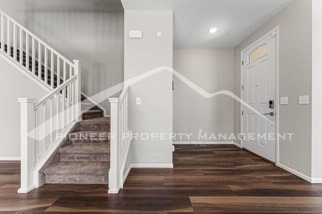 Foto del edificio - Single Family Home with 2 Car Garage and C...