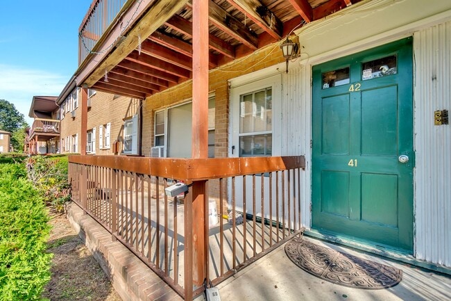 Building Photo - 55 Gill Ln