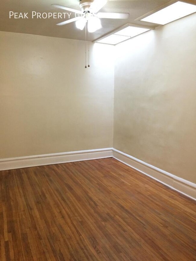 Foto del edificio - 248 1/2 Rear W. 5th Avenue-