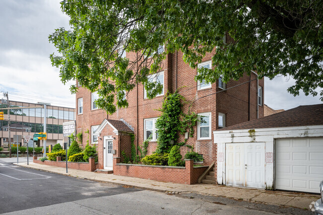 Side of Building 3 - Auburn Apartments