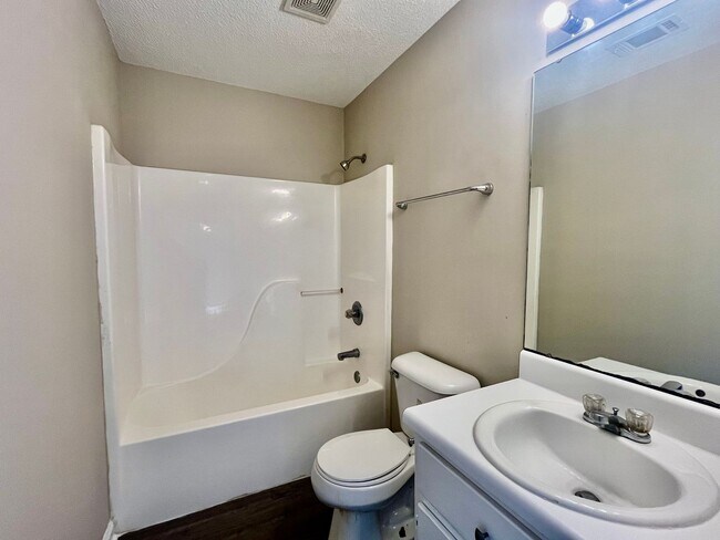 Foto del edificio - 219 Huffaker Rd NW