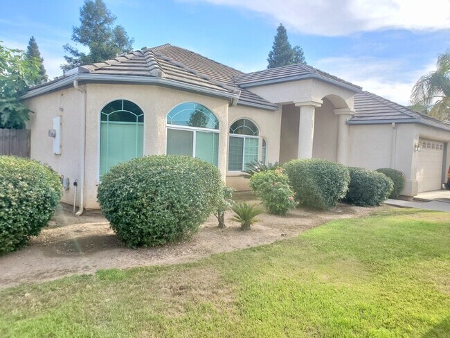 Building Photo - 1653 E Emerald Ave