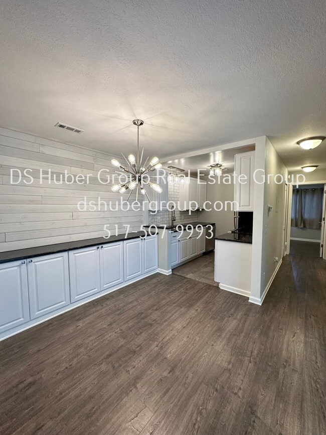 Building Photo - 5400 Maple Ridge Rd