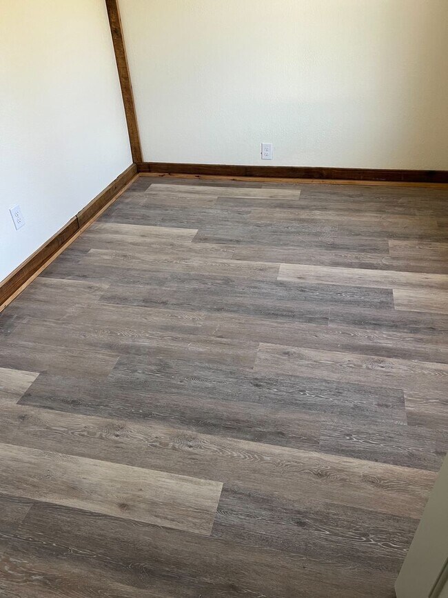 Building Photo - Jacksboro 37757 - 2 bedroom, 1 bath apartm...