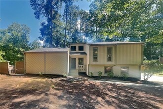 Building Photo - 2742 Bentwood Dr