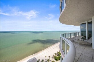 Building Photo - 8231 Bay Colony Dr