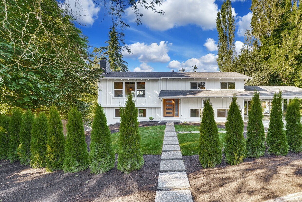 Primary Photo - 9105 NE 134th St