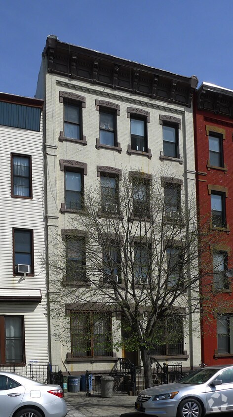 Primary Photo - 245 Montrose Ave