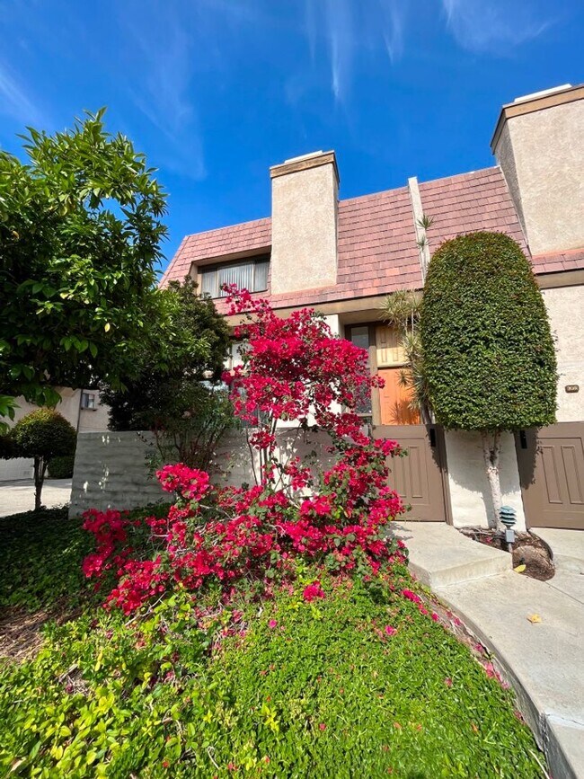 Foto del edificio - Northridge 3+2.5 in gated community w/pool...
