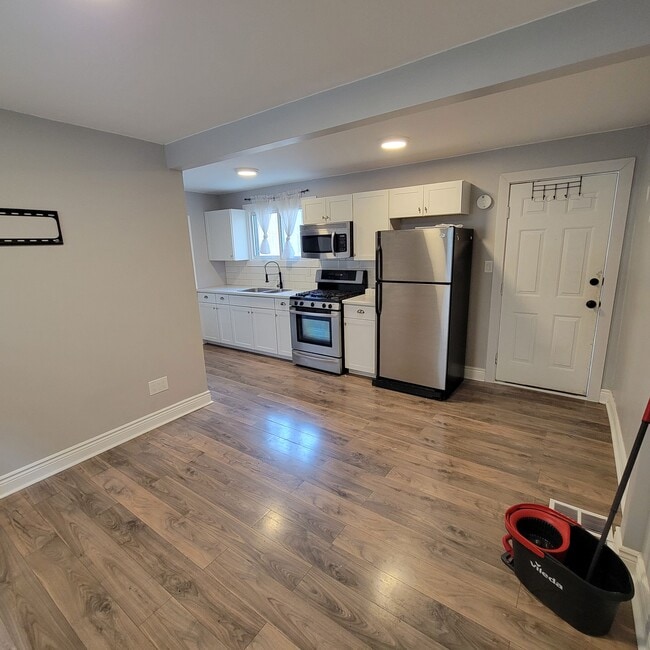 Building Photo - Beautiful Studio Apartment for Rent!