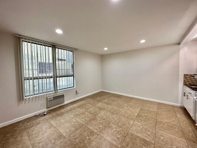 Foto del edificio - 531 S Mariposa Ave