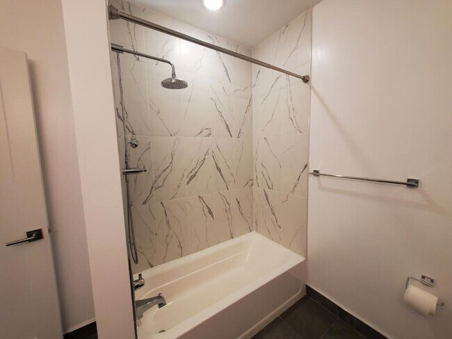 Baño completo - 62 69th St