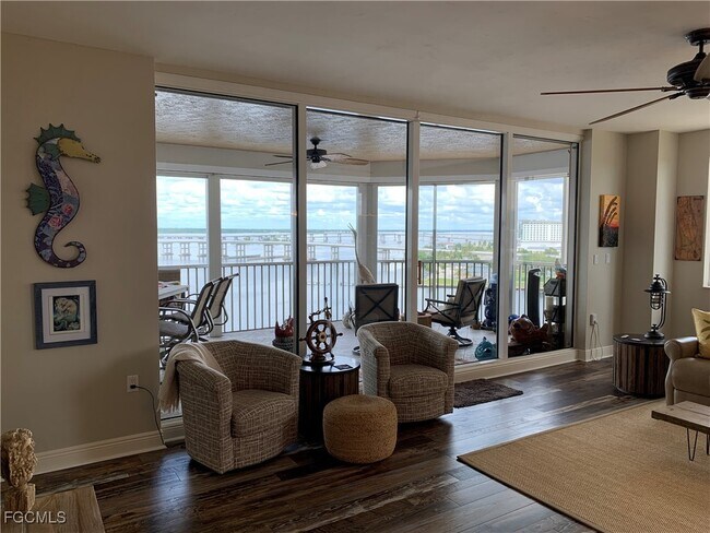 Foto del edificio - 2104 W First St