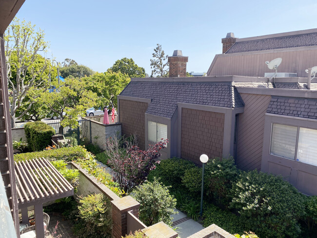 Building Photo - 4640 Glencoe Ave