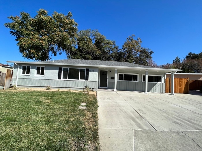 Primary Photo - Renovated 4 bedroom 2.5 bath home in Concord