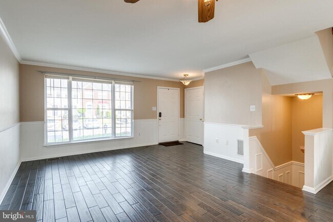 Building Photo - 3369 Vineland Pl