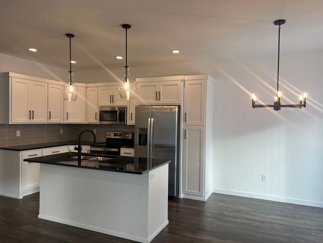 Foto del edificio - New 3 Bedroom/2.5 Bathroom House - Rent Wi...
