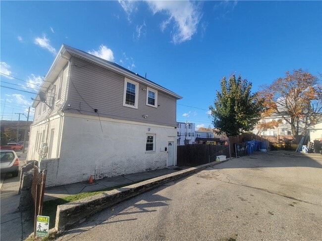 Building Photo - 350 Dyer Ave