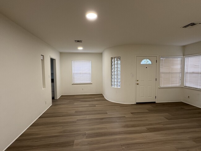 Building Photo - 4444 Glenwood Ave