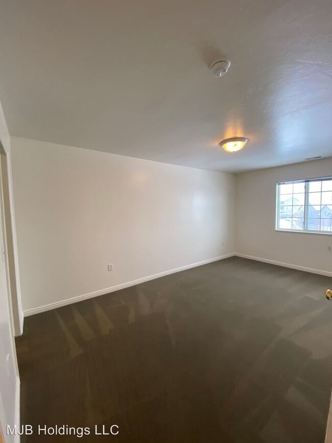 Building Photo - 1693 N 400 W